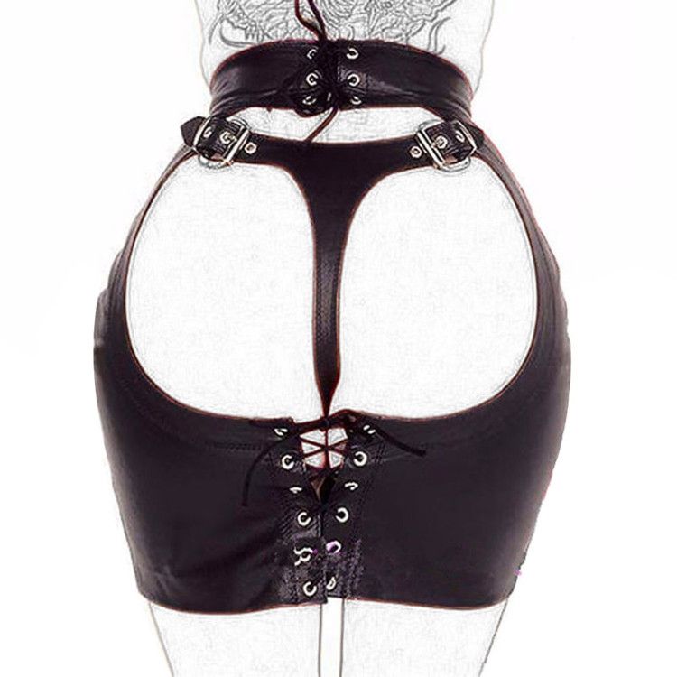 Jupe noire ouverte derrière